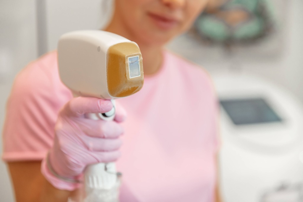 Laser mancha ou clareia a pele? Saiba tudo na NeoSkin Santa Mônica